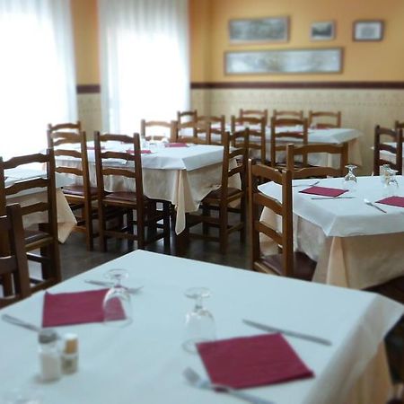 Hostal Restaurante La Masia Vila-real Kültér fotó