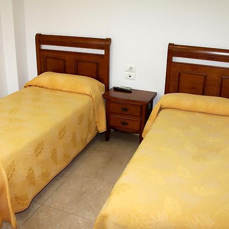 Hostal Restaurante La Masia Vila-real Kültér fotó