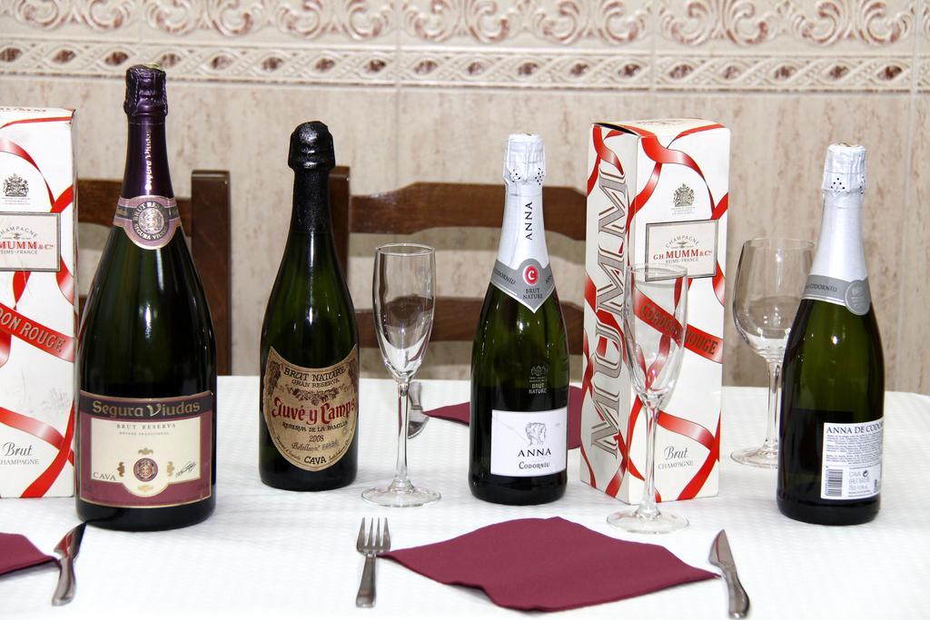 Hostal Restaurante La Masia Vila-real Kültér fotó