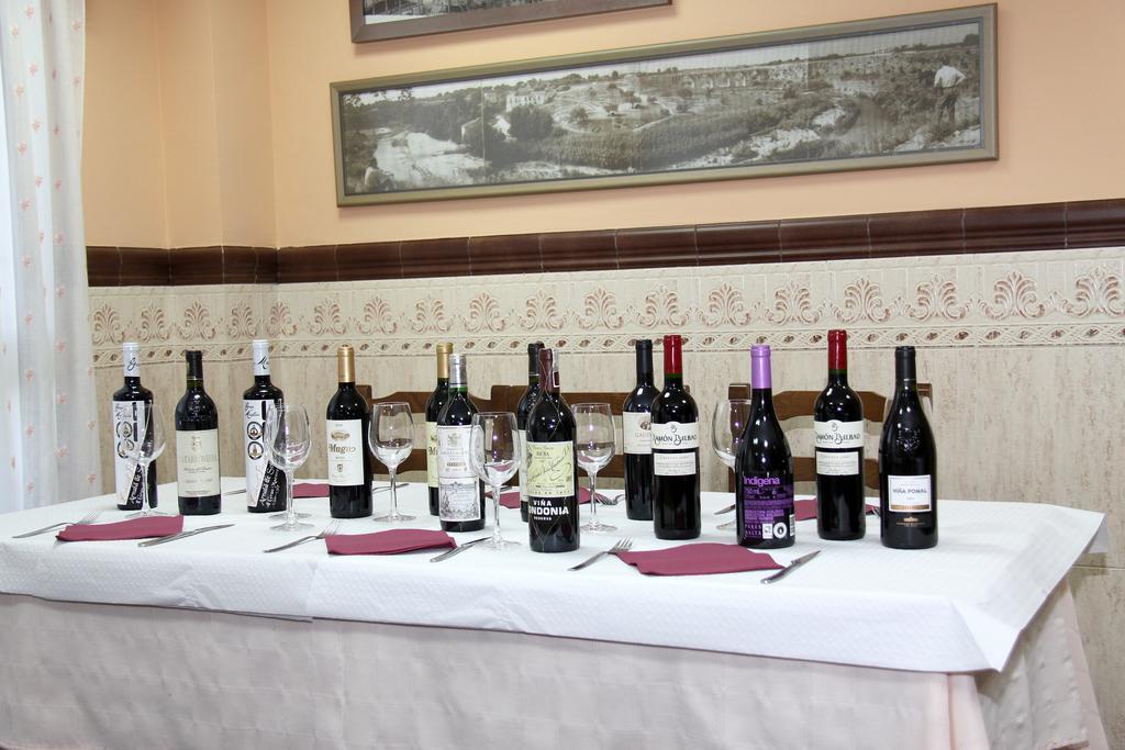 Hostal Restaurante La Masia Vila-real Kültér fotó