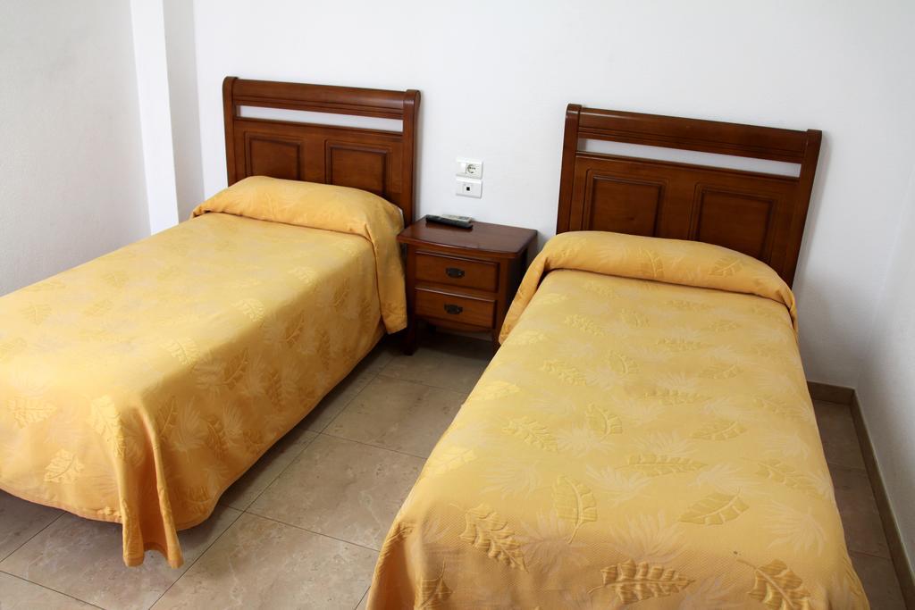 Hostal Restaurante La Masia Vila-real Kültér fotó