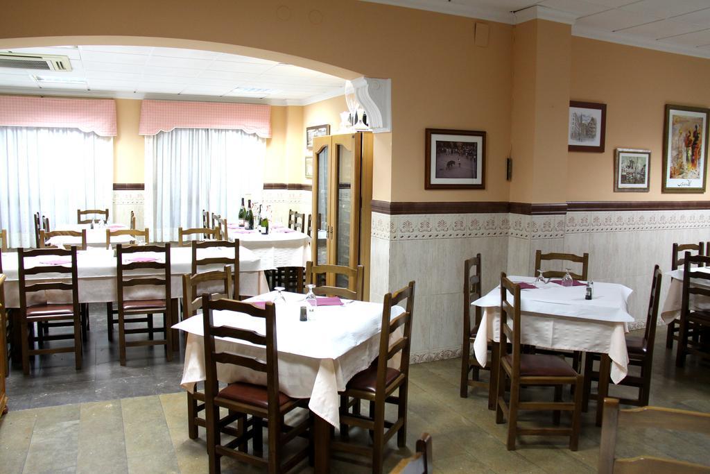 Hostal Restaurante La Masia Vila-real Kültér fotó