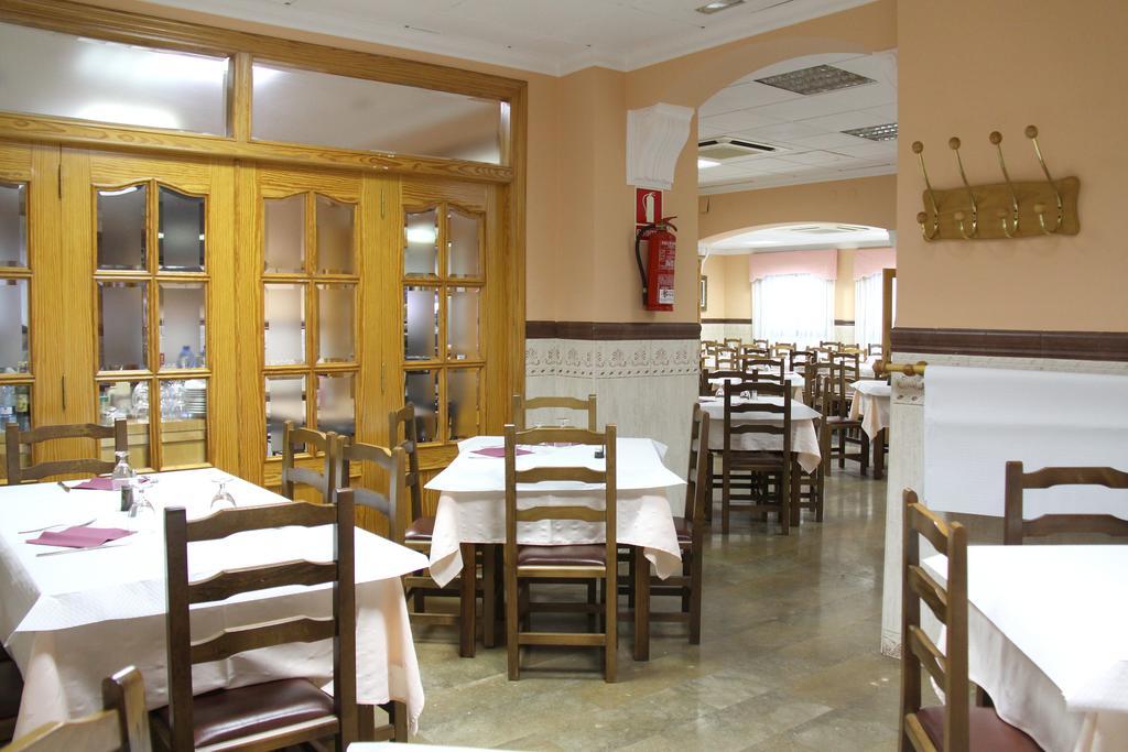 Hostal Restaurante La Masia Vila-real Kültér fotó