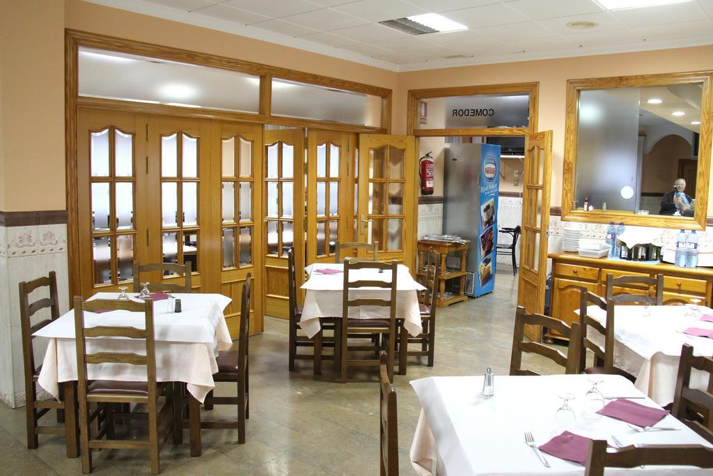 Hostal Restaurante La Masia Vila-real Kültér fotó