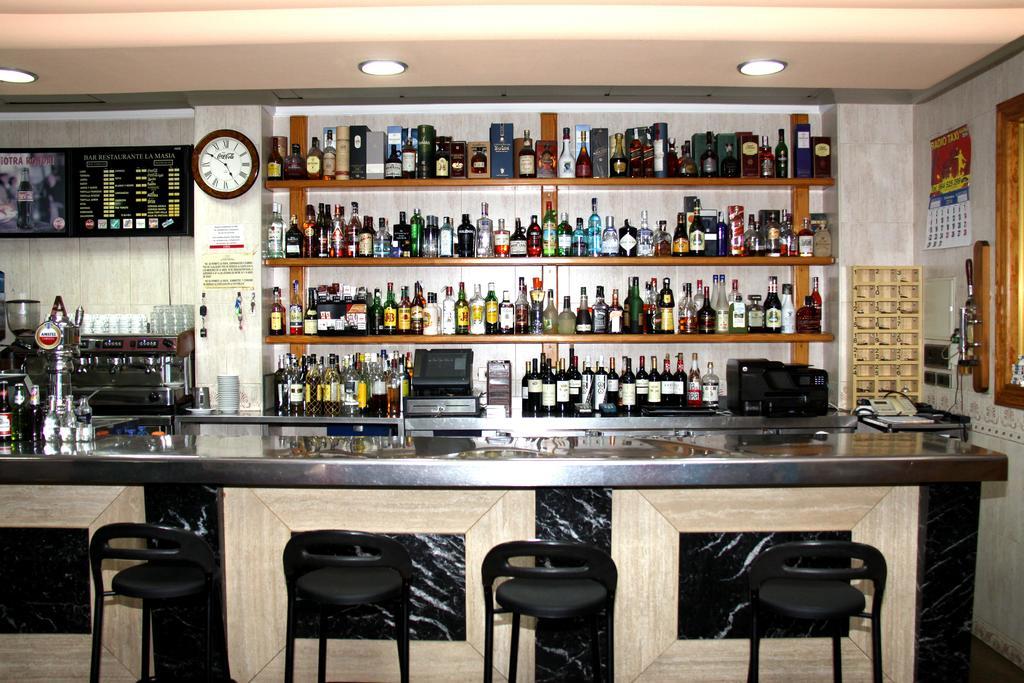 Hostal Restaurante La Masia Vila-real Kültér fotó