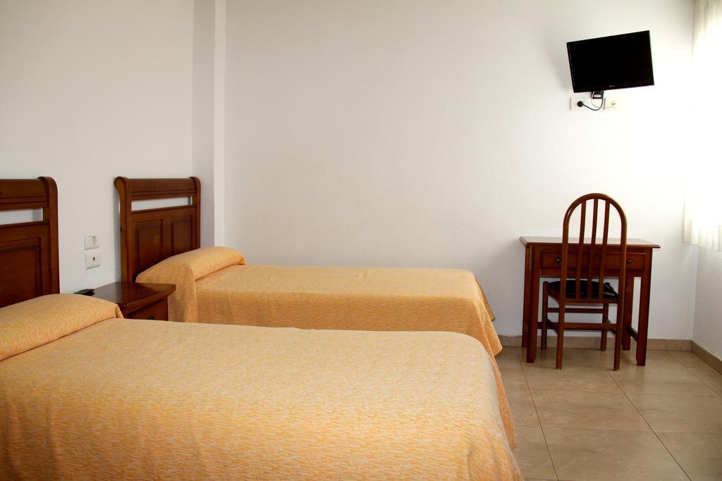 Hostal Restaurante La Masia Vila-real Kültér fotó