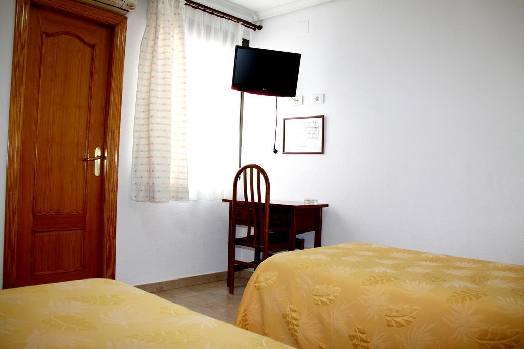 Hostal Restaurante La Masia Vila-real Kültér fotó