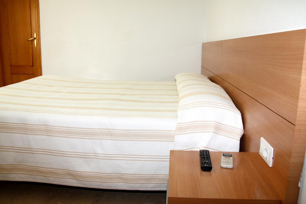 Hostal Restaurante La Masia Vila-real Kültér fotó