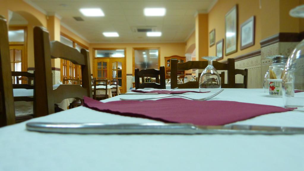 Hostal Restaurante La Masia Vila-real Kültér fotó
