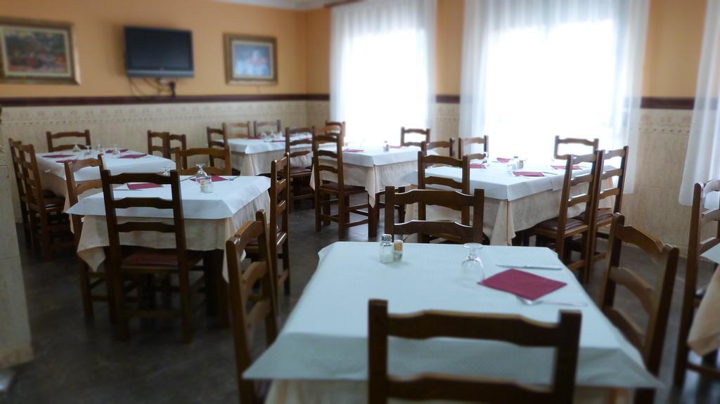 Hostal Restaurante La Masia Vila-real Kültér fotó