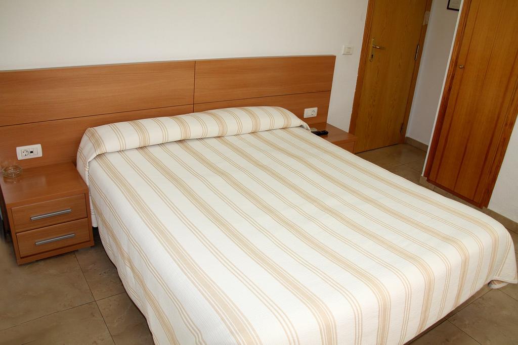 Hostal Restaurante La Masia Vila-real Kültér fotó