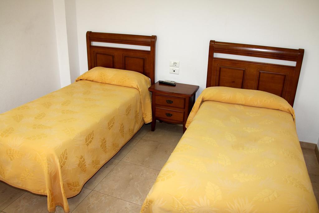 Hostal Restaurante La Masia Vila-real Kültér fotó